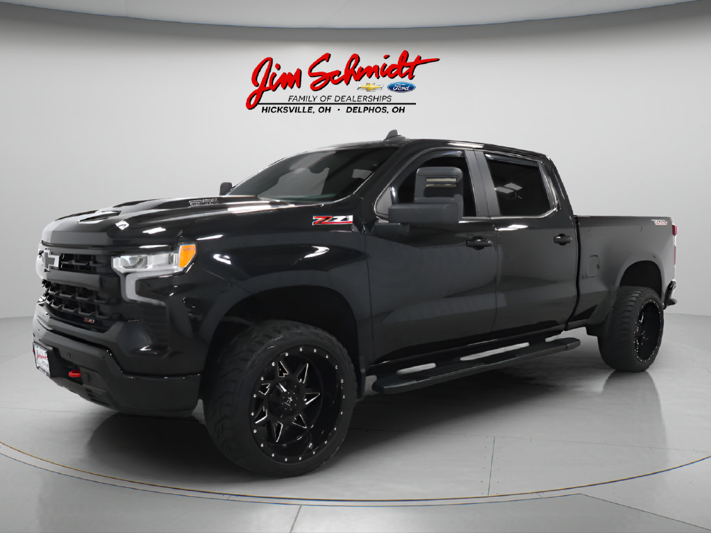 Used 2024 Chevrolet Silverado 1500 LT Trail Boss w/ LT Trail Boss Premium Package AWD/4WD image 2