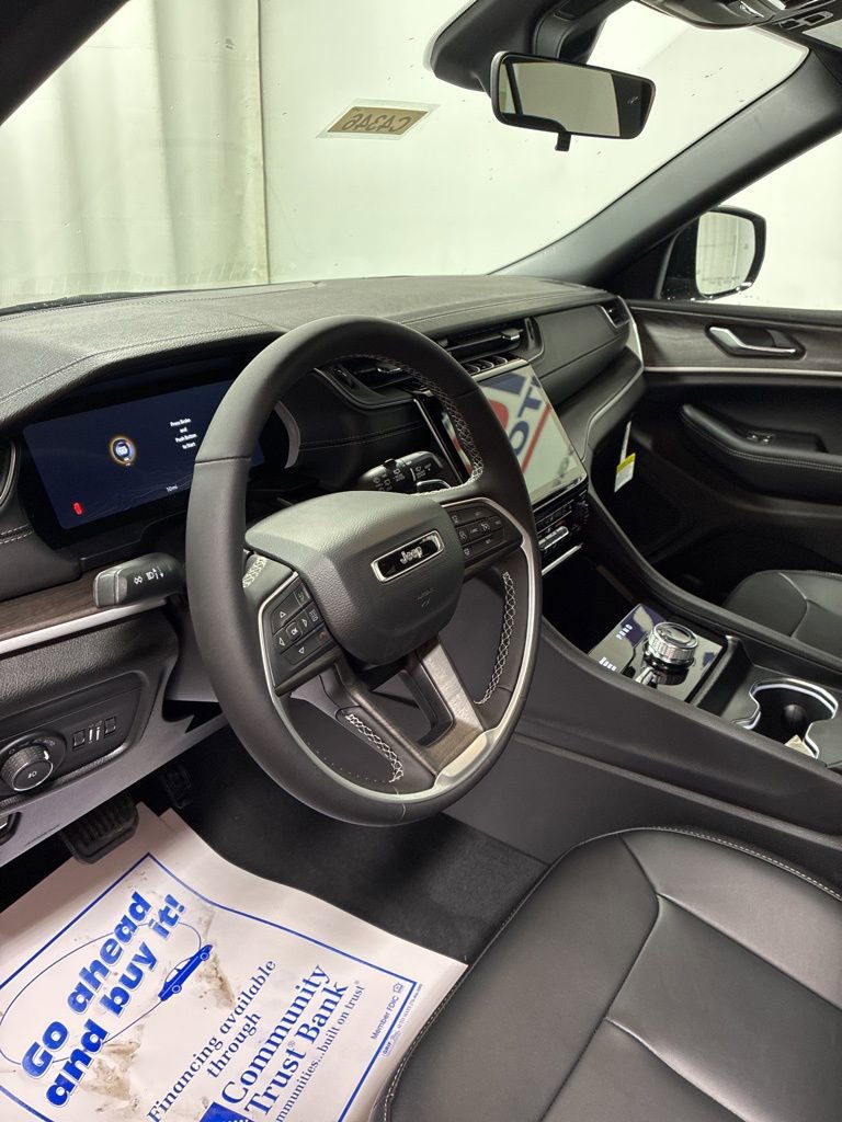 New 2025 Jeep Grand Cherokee Limited image 10