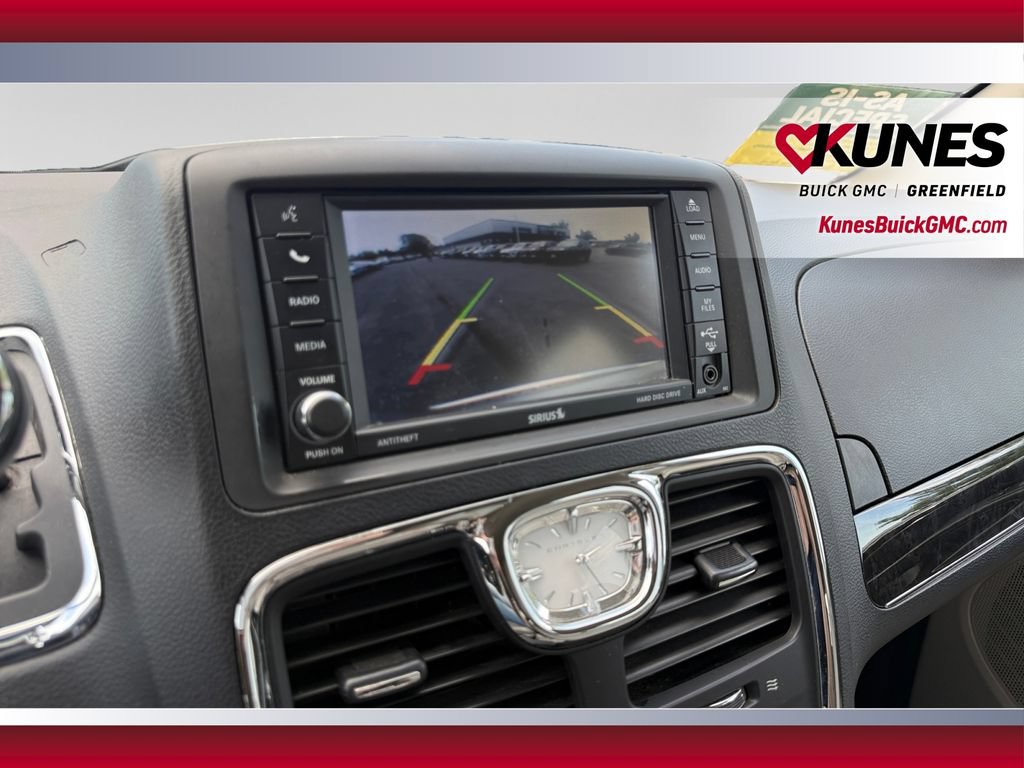 Used 2014 Chrysler Town & Country Touring FWD image 22