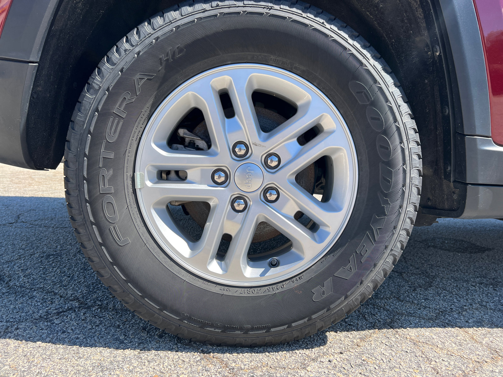 Used 2023 Jeep Grand Cherokee Laredo image 19