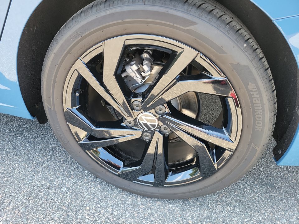 Certified 2026 Volkswagen Jetta SE w/ Black Wheel Package FWD image 22