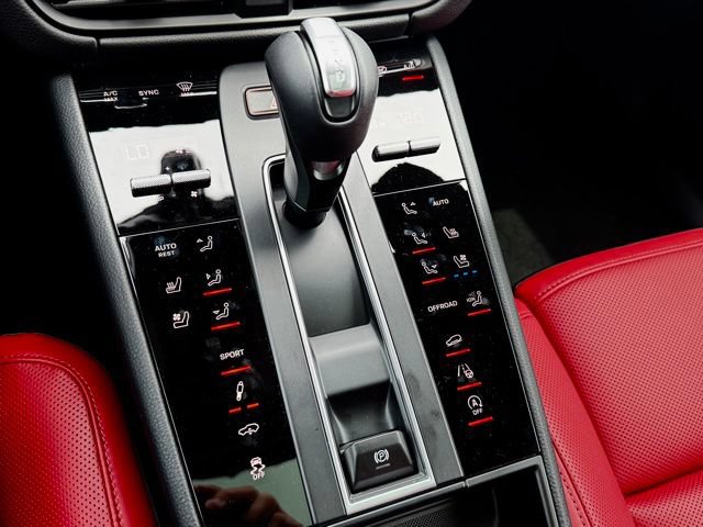 New 2026 Porsche Macan AWD/4WD image 31