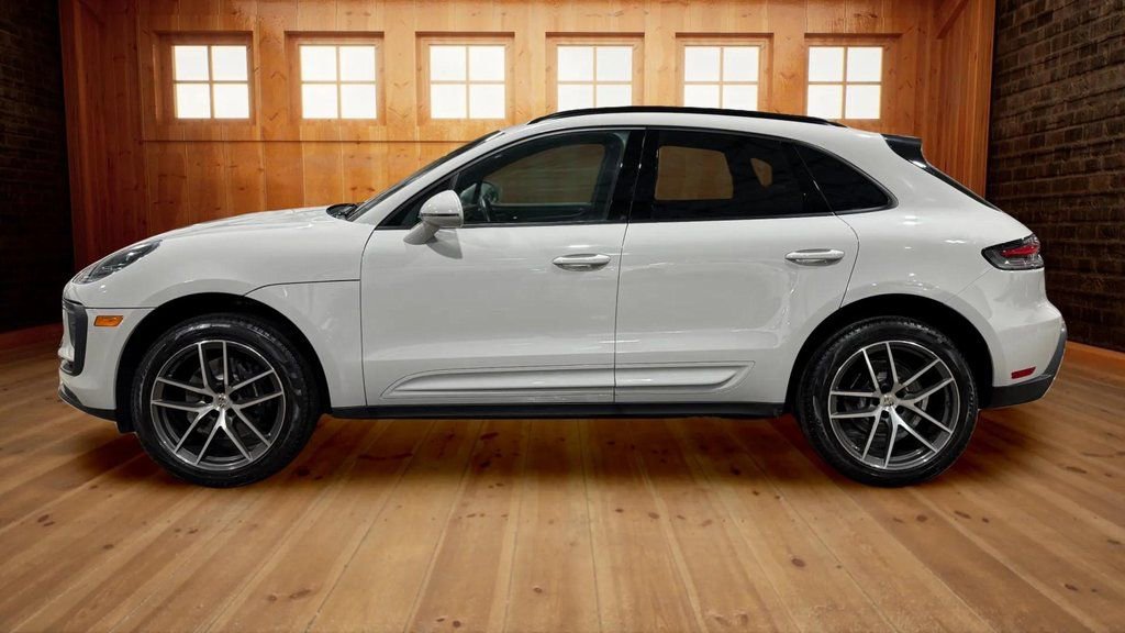 Used 2024 Porsche Macan image 17