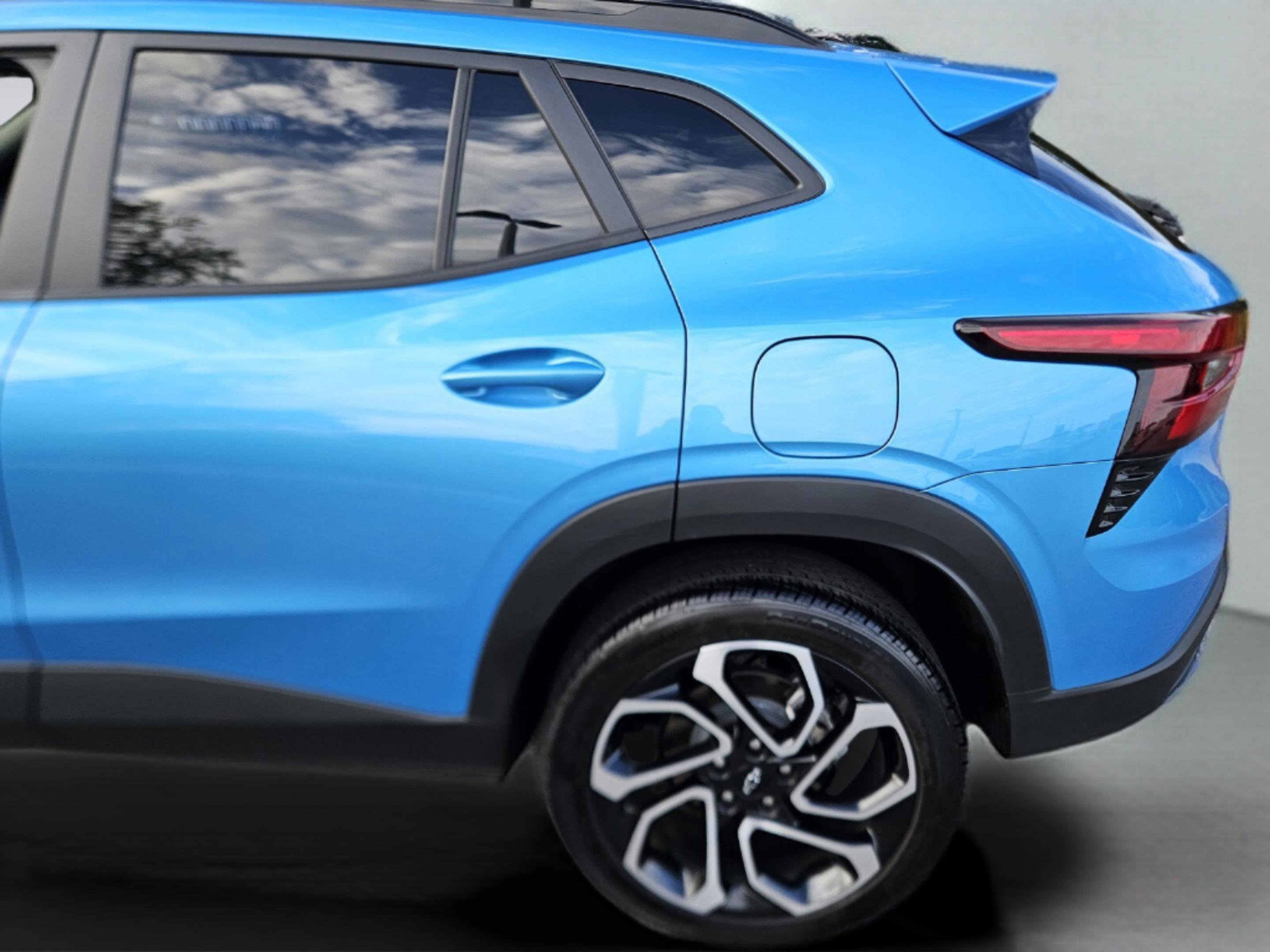 Used 2025 Chevrolet Trax RS w/ Driver Confidence Package image 30