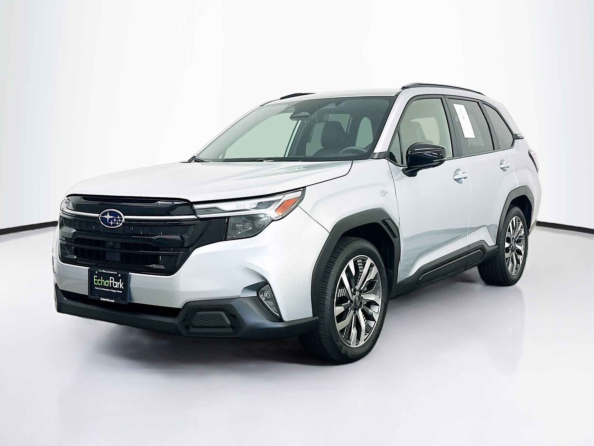 Used 2025 Subaru Forester Touring AWD/4WD image 3
