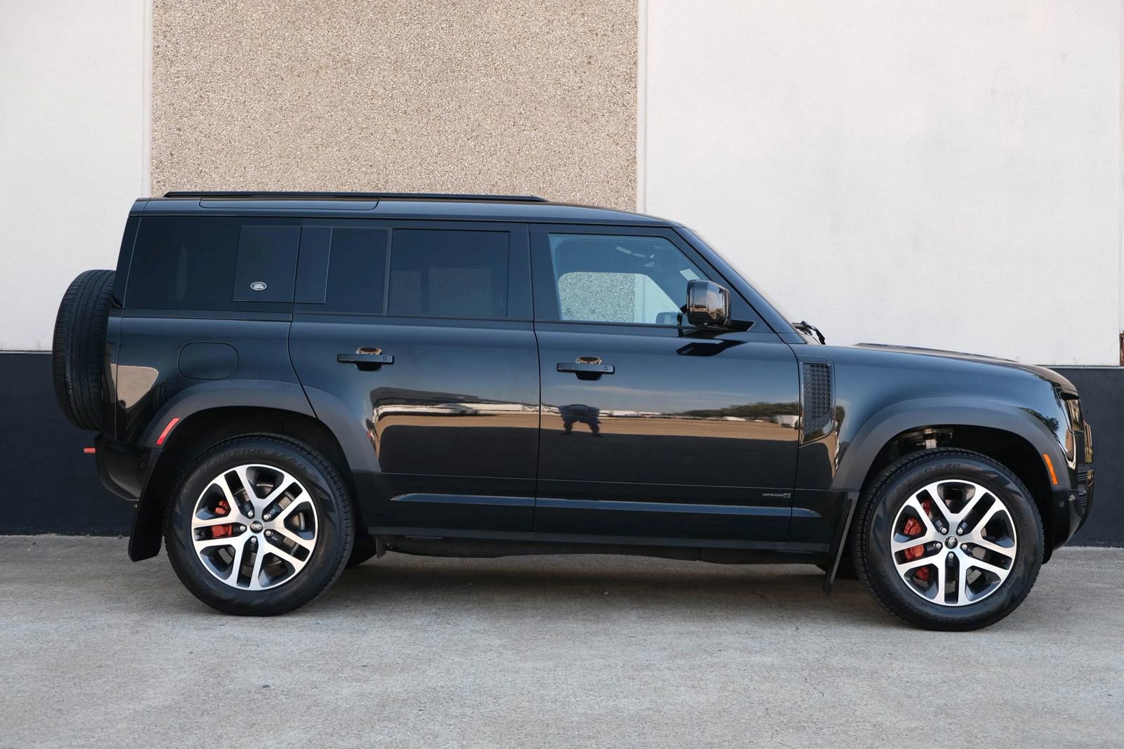 Used 2023 Land Rover Defender 110 X image 11