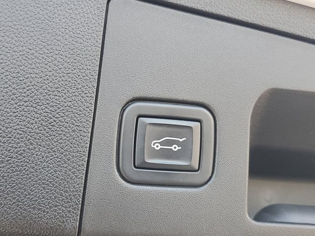 Certified 2022 Cadillac XT4 Luxury w/ Cold Weather Package AWD/4WD image 10
