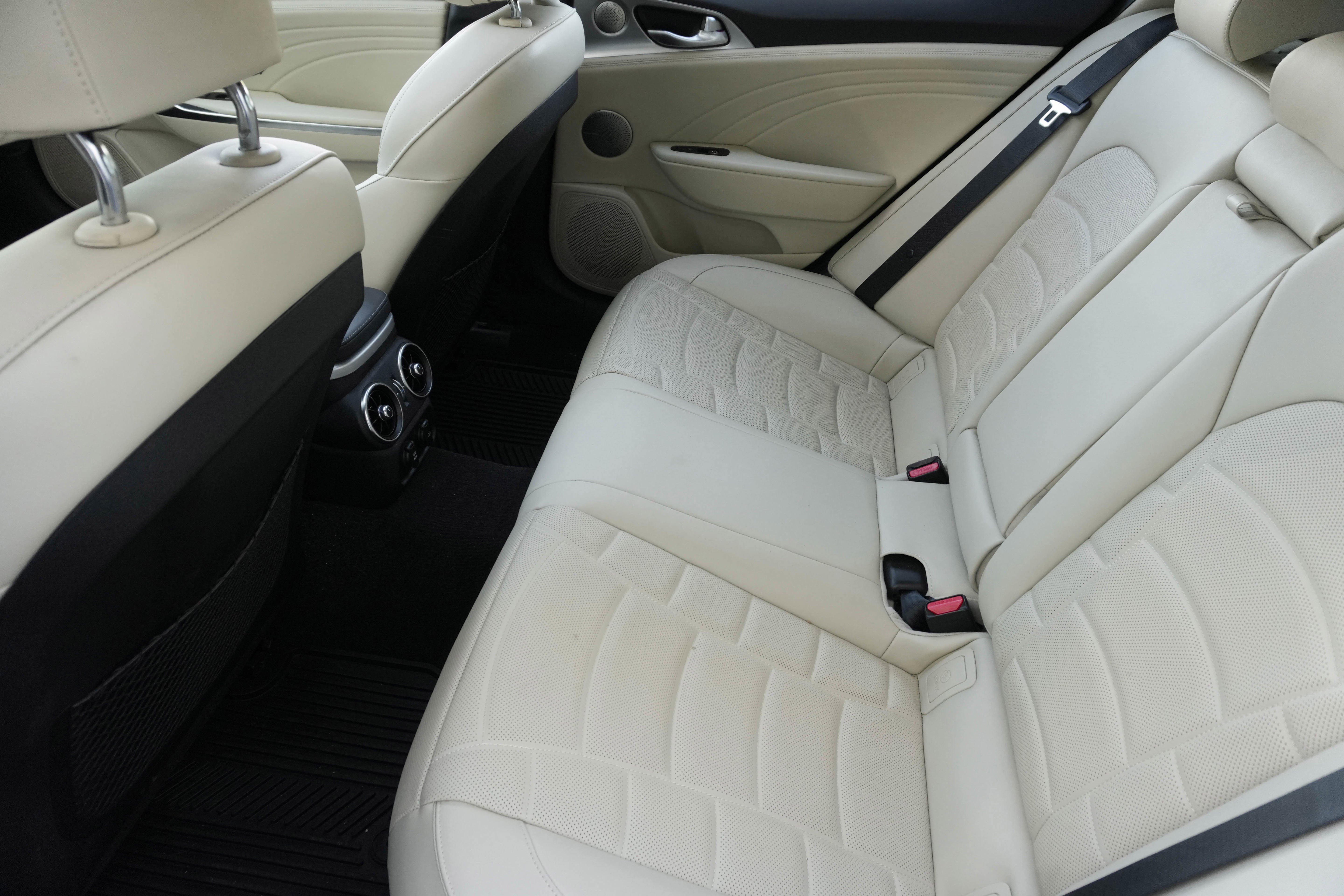 Used 2023 Kia Stinger GT2 image 34