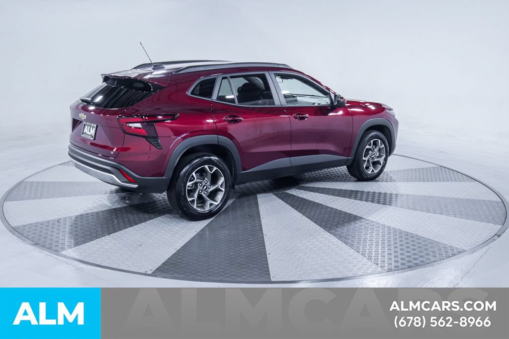 Used 2025 Chevrolet Trax LT FWD image 10