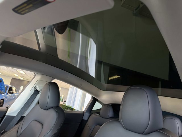 Used 2025 Tesla Model Y Long Range image 30