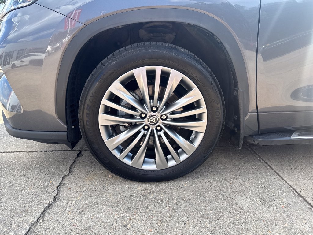 Certified 2021 Toyota Highlander Platinum AWD/4WD image 36