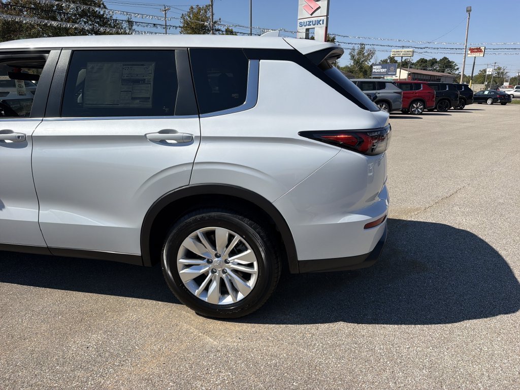 New 2026 Mitsubishi Outlander ES AWD/4WD image 6