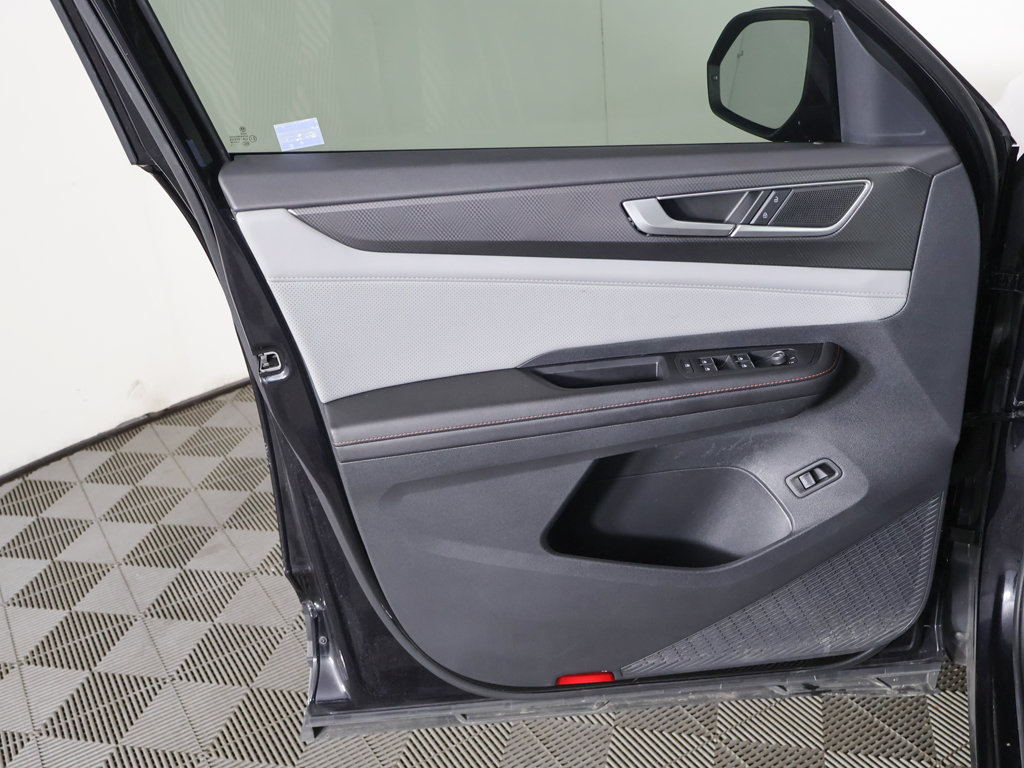 Used 2024 Volkswagen Atlas Peak Edition SEL AWD/4WD image 27
