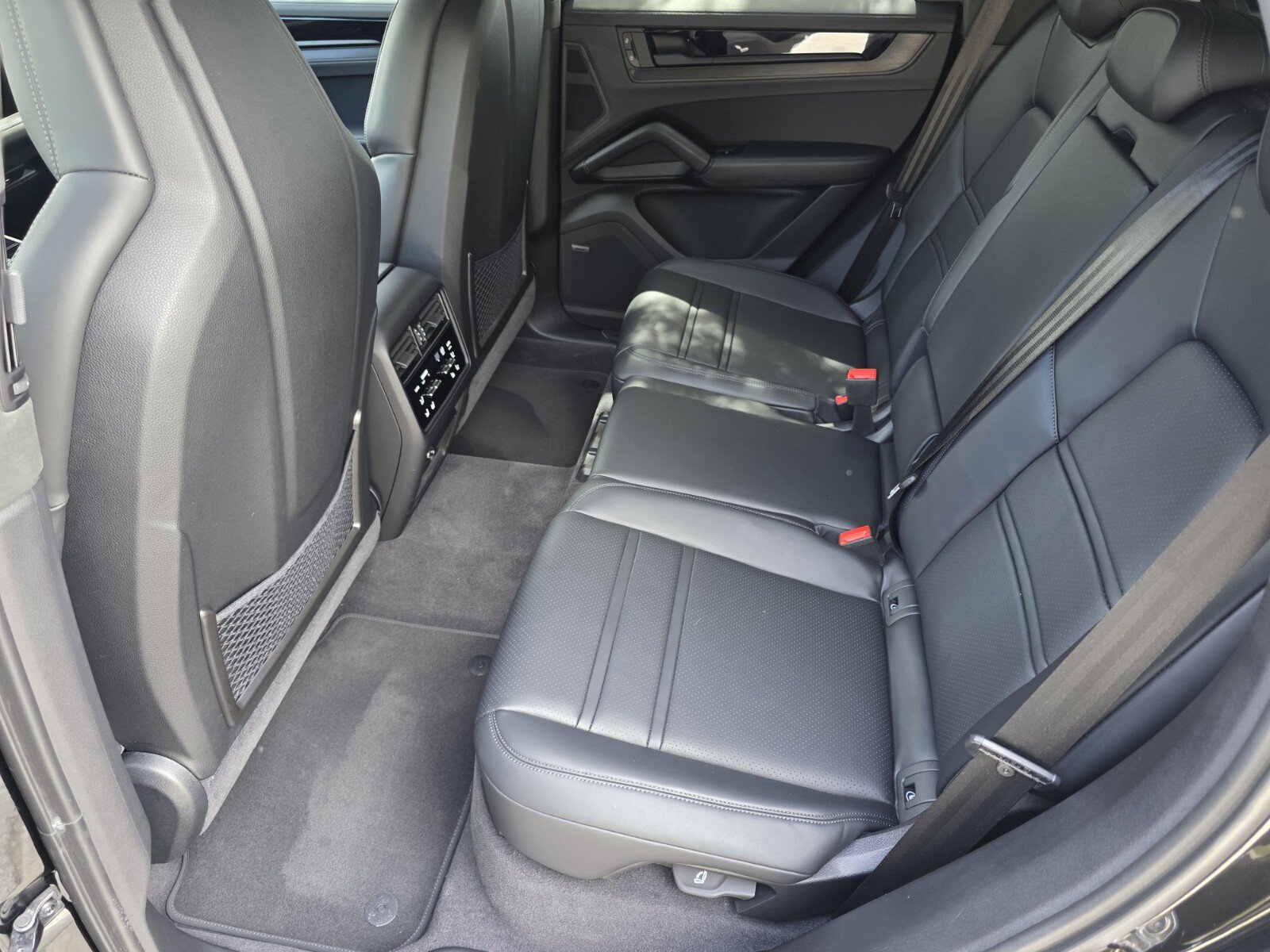 Used 2025 Porsche Cayenne GTS AWD/4WD image 14