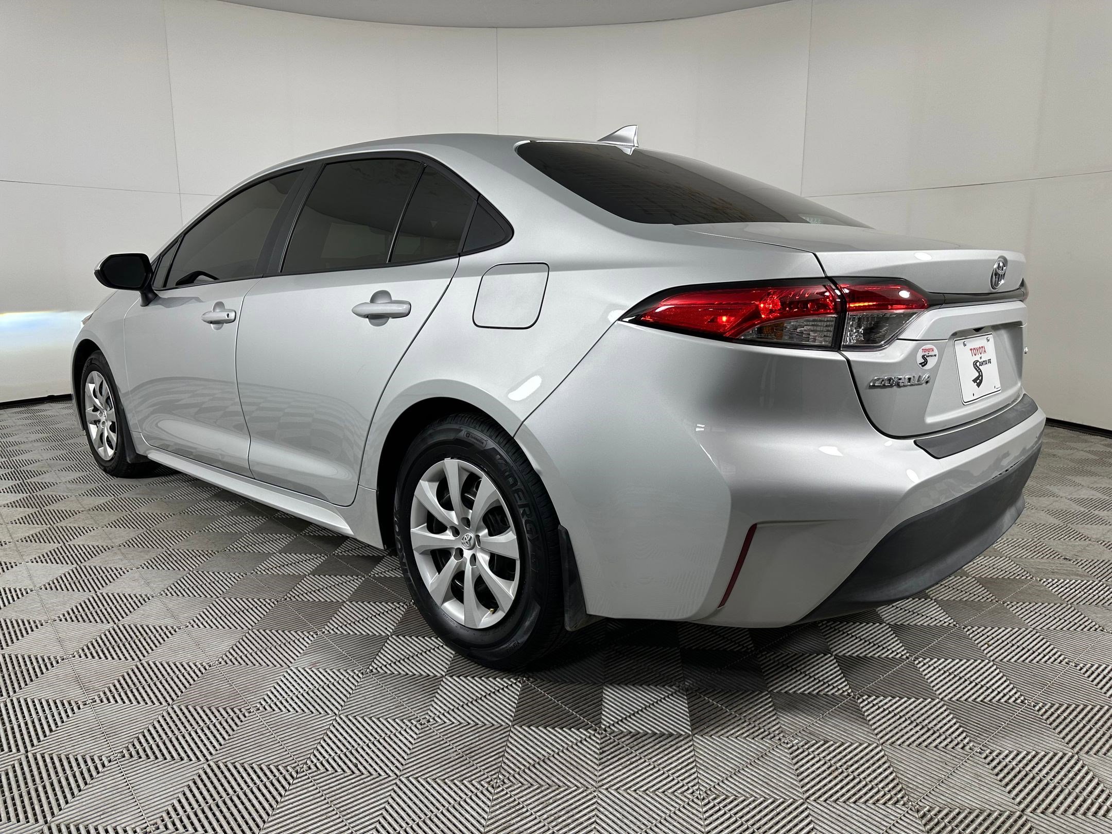 Used 2025 Toyota Corolla LE image 3