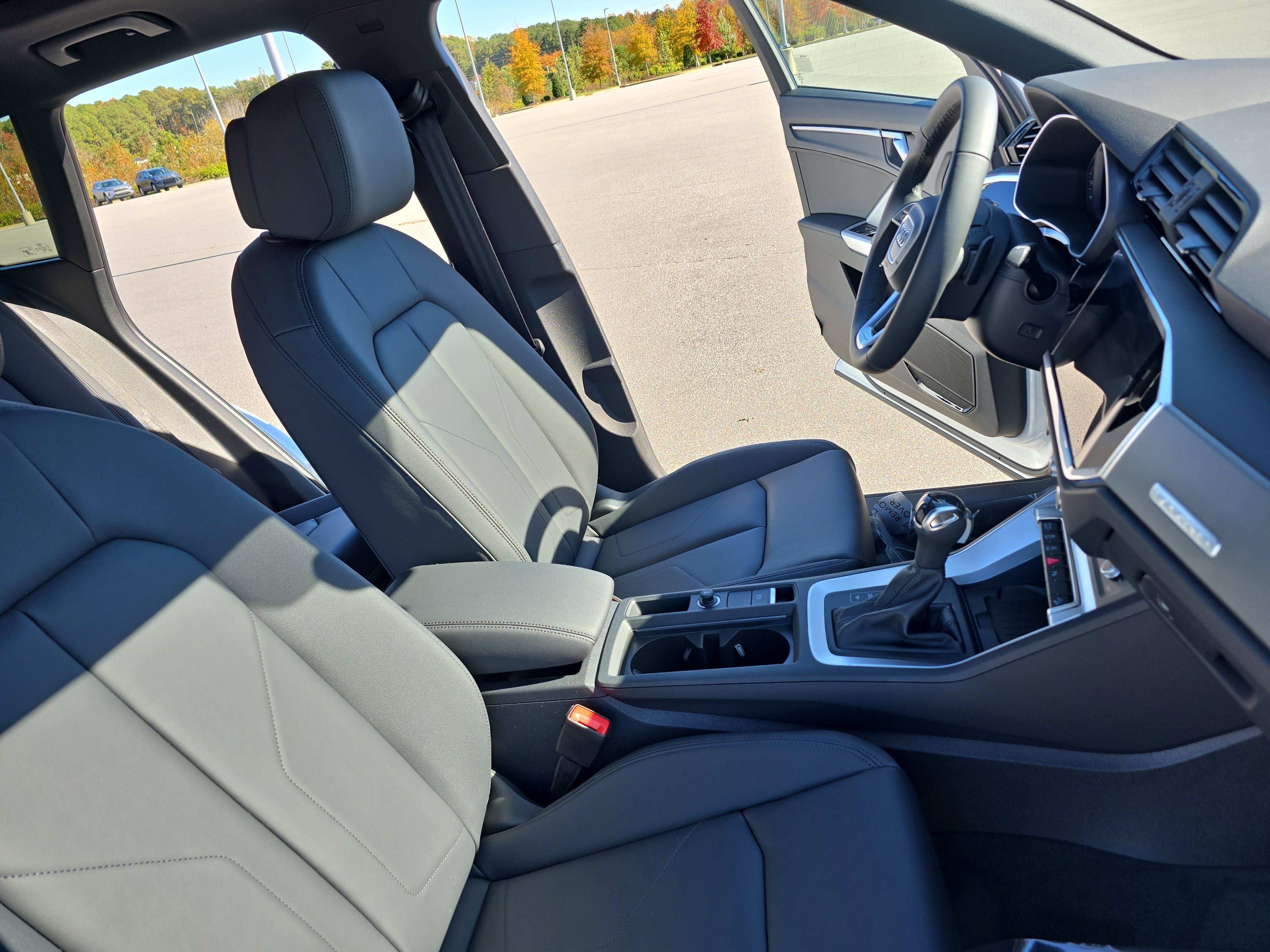 New 2025 Audi Q3 2.0T Premium image 10