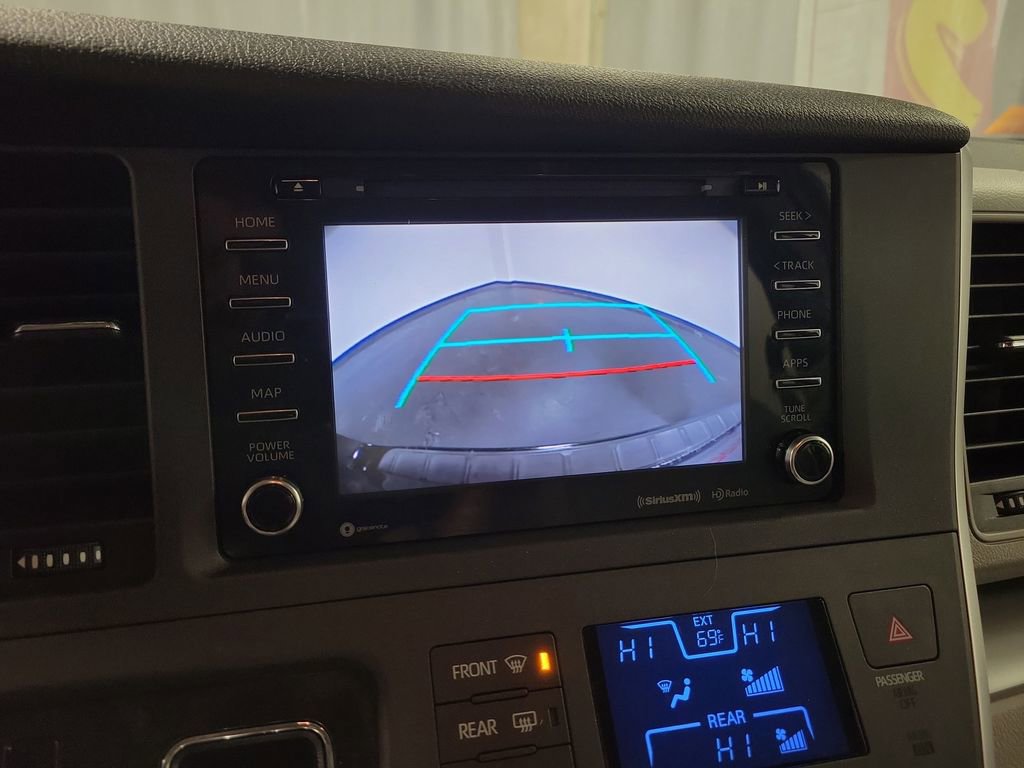 Used 2020 Toyota Sienna LE image 16