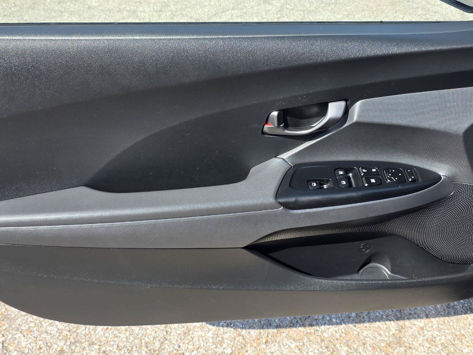 Used 2020 Hyundai Veloster Turbo FWD image 35