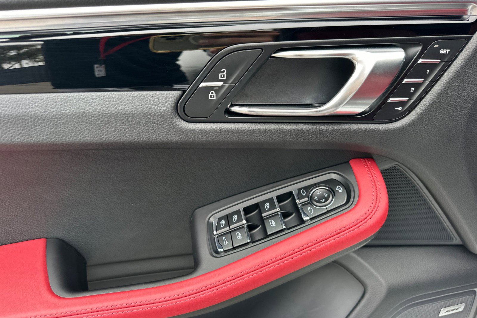 Certified 2024 Porsche Macan S AWD/4WD image 12