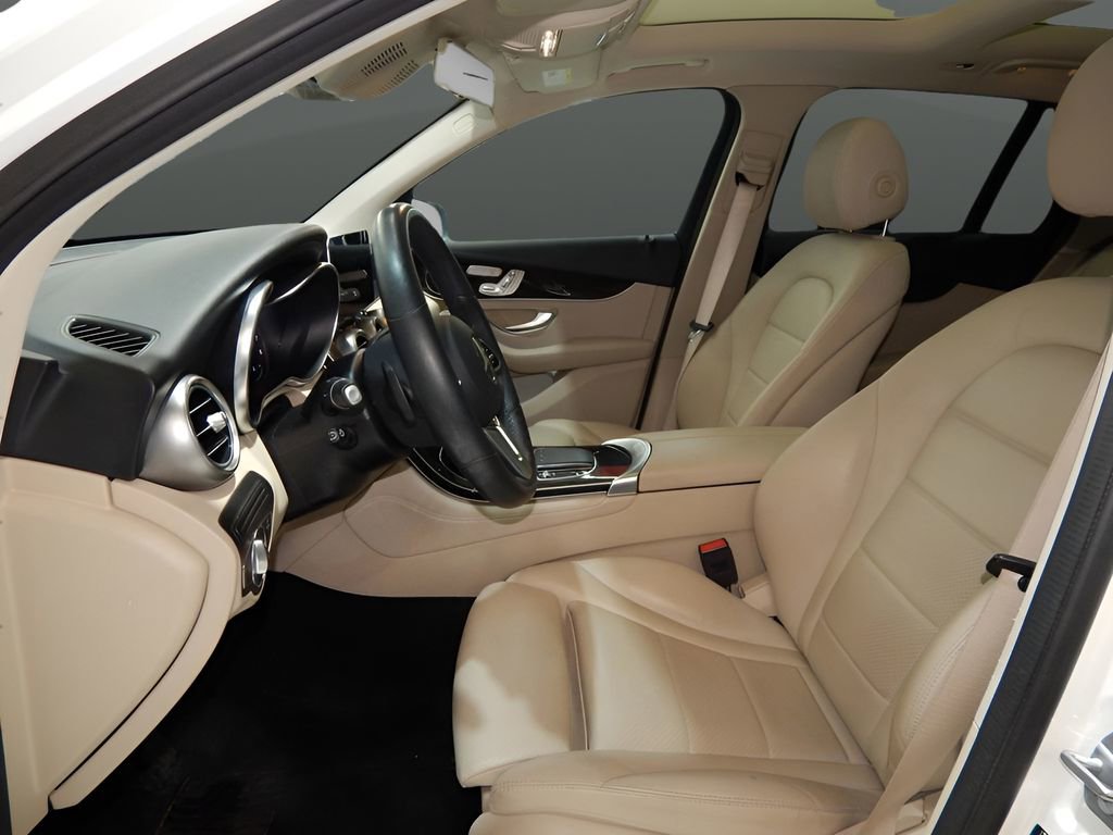 Used 2020 Mercedes-Benz GLC 300 4MATIC w/ Multimedia Package image 17