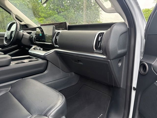 Used 2025 Ford Expedition Max Platinum AWD/4WD image 29