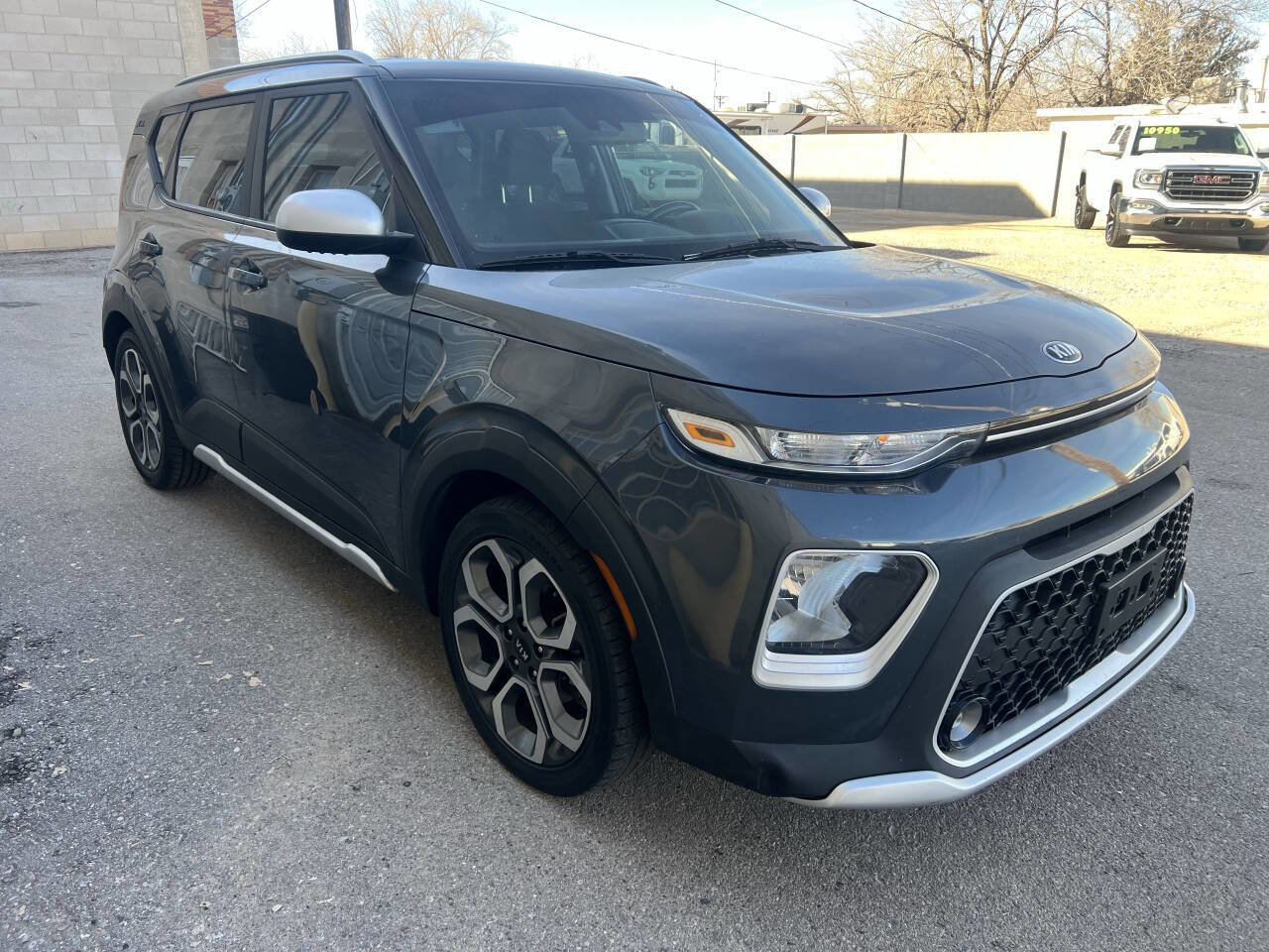 Used 2021 Kia Soul X-Line FWD image 2
