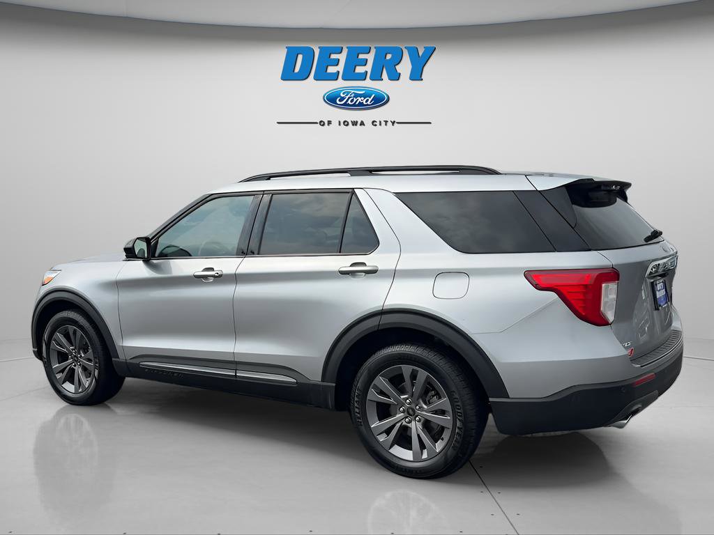 Used 2022 Ford Explorer XLT w/ Equipment Group 202A image 3