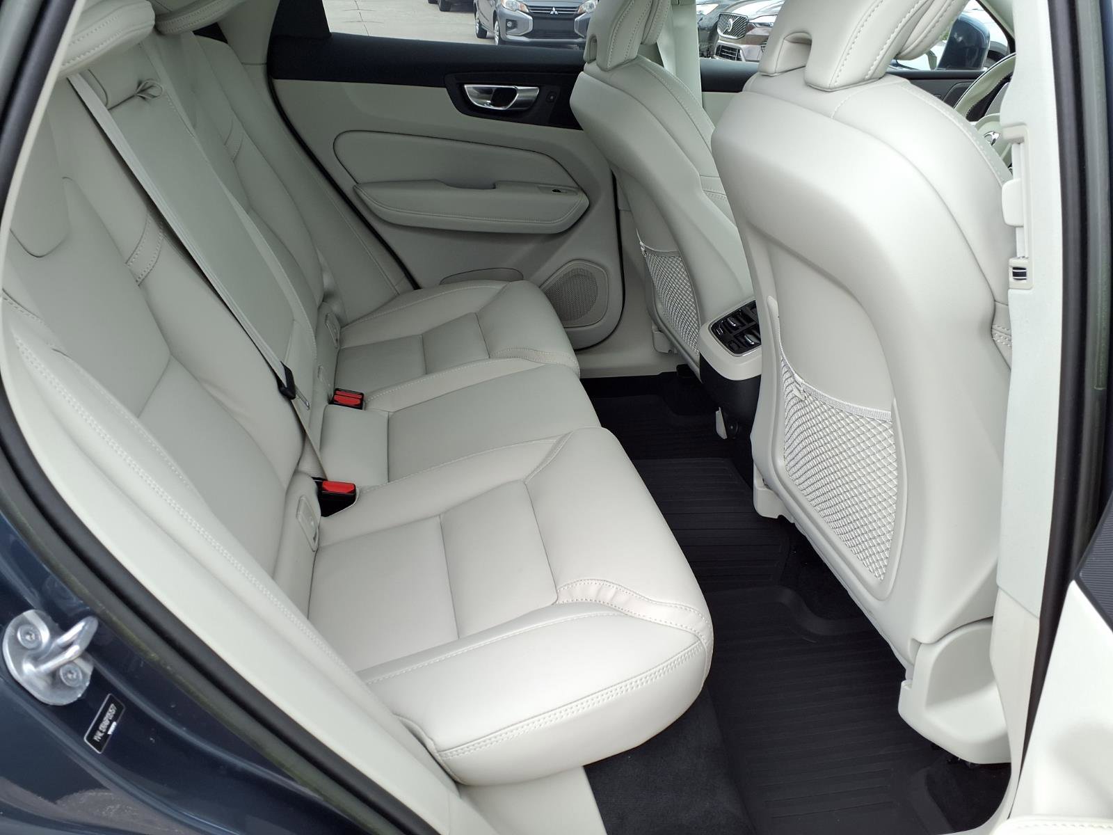 Certified 2023 Volvo XC60 B5 Ultimate w/ Climate Package AWD/4WD image 15