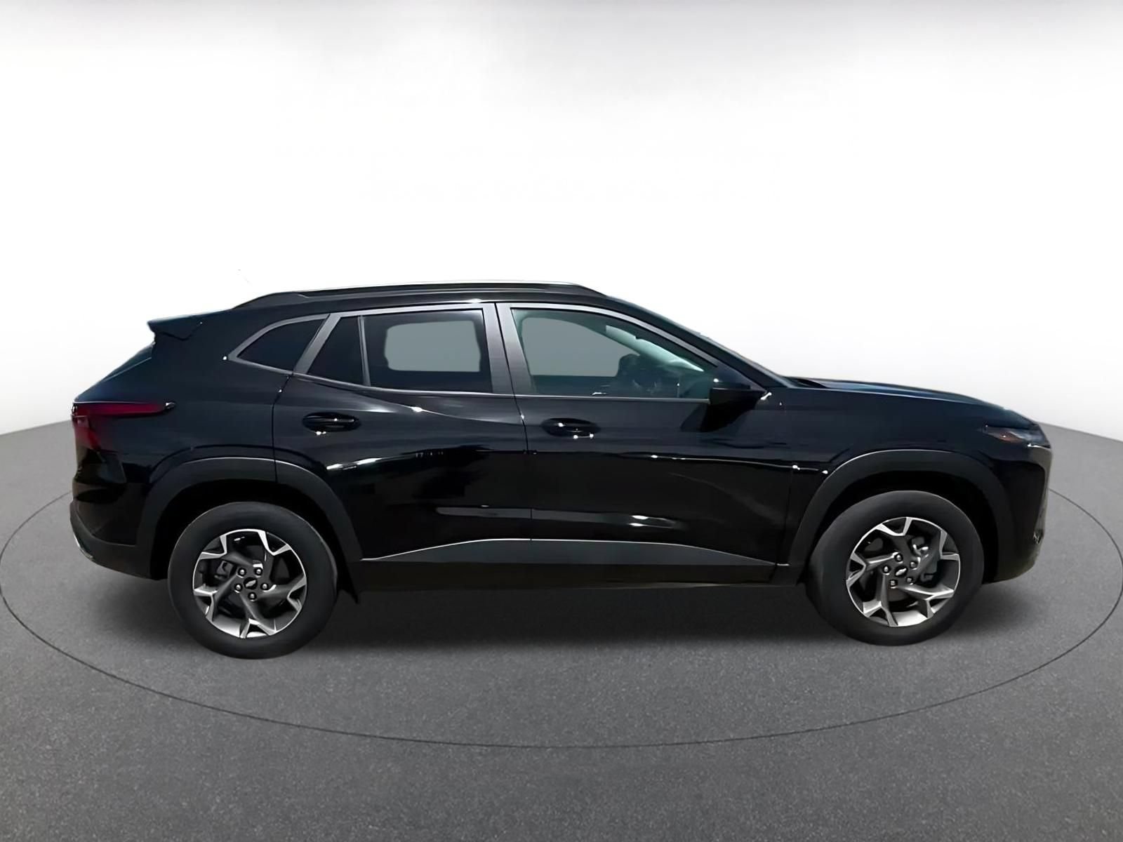 Used 2025 Chevrolet Trax LT w/ LT Convenience Package FWD image 15