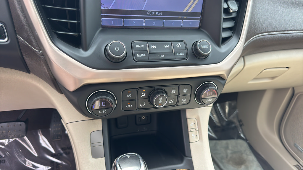 Used 2017 GMC Acadia Denali w/ Technology Package FWD image 28