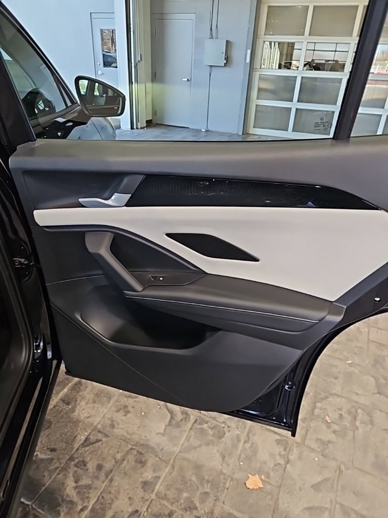 New 2026 Volkswagen Tiguan SE image 15