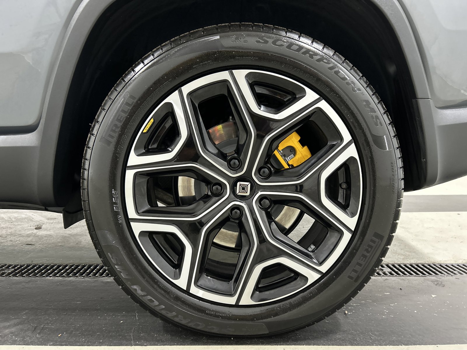 Used 2024 Rivian R1S Adventure AWD/4WD image 10