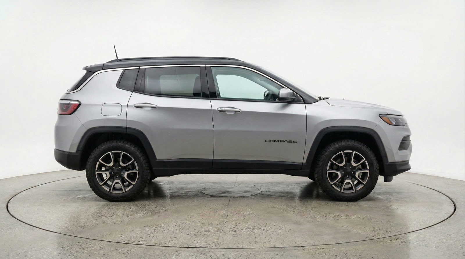 Used 2025 Jeep Compass Trailhawk AWD/4WD image 11
