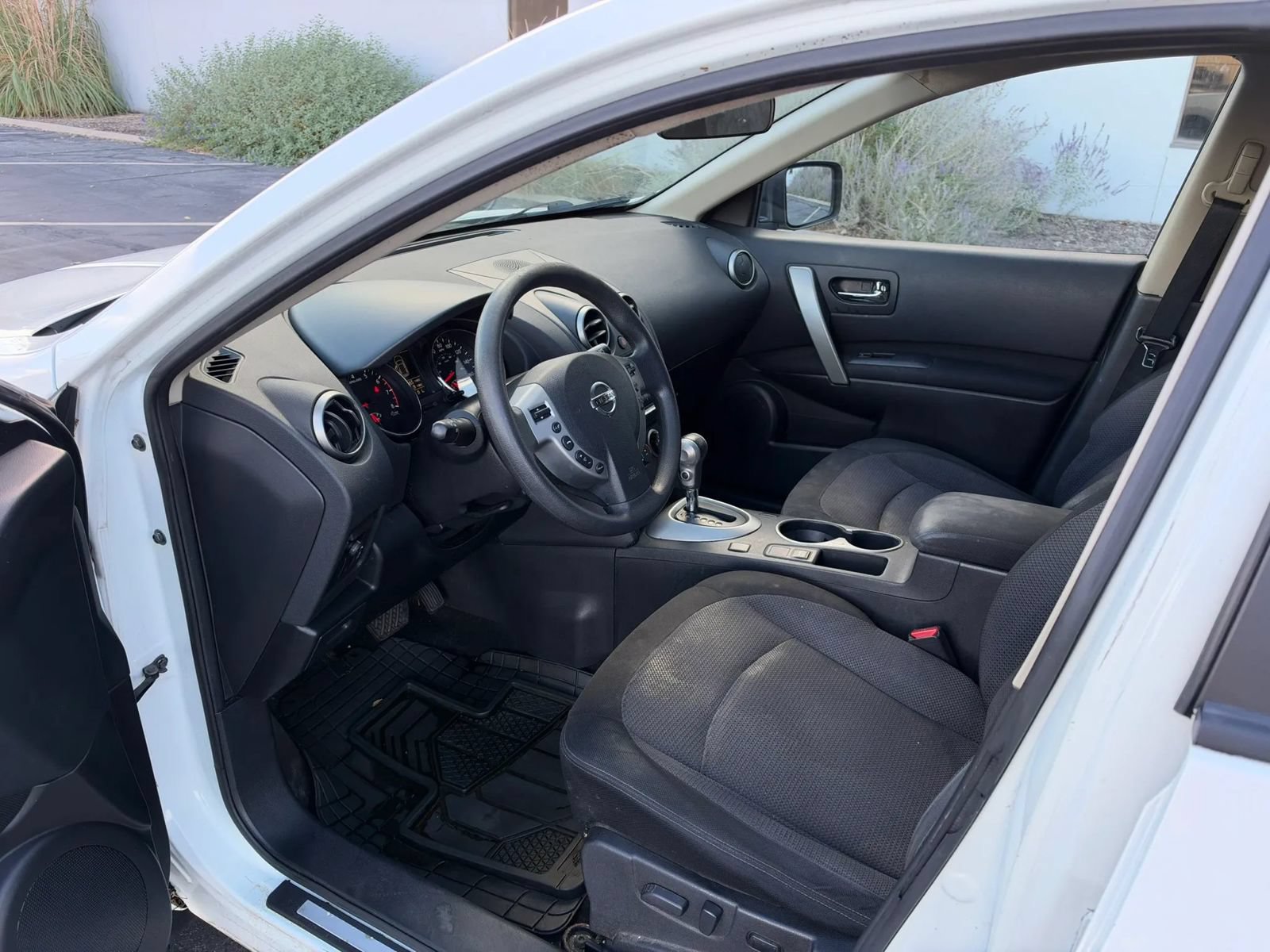 Used 2012 Nissan Rogue SV FWD image 9