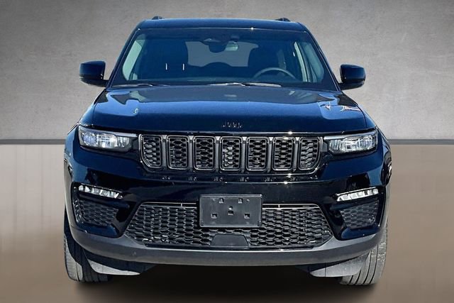 Used 2023 Jeep Grand Cherokee Limited w/ Black Appearance Package image 3