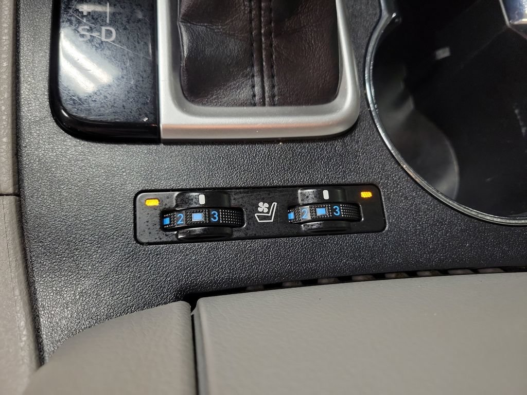 Used 2019 Toyota Highlander Limited Platinum AWD/4WD image 18