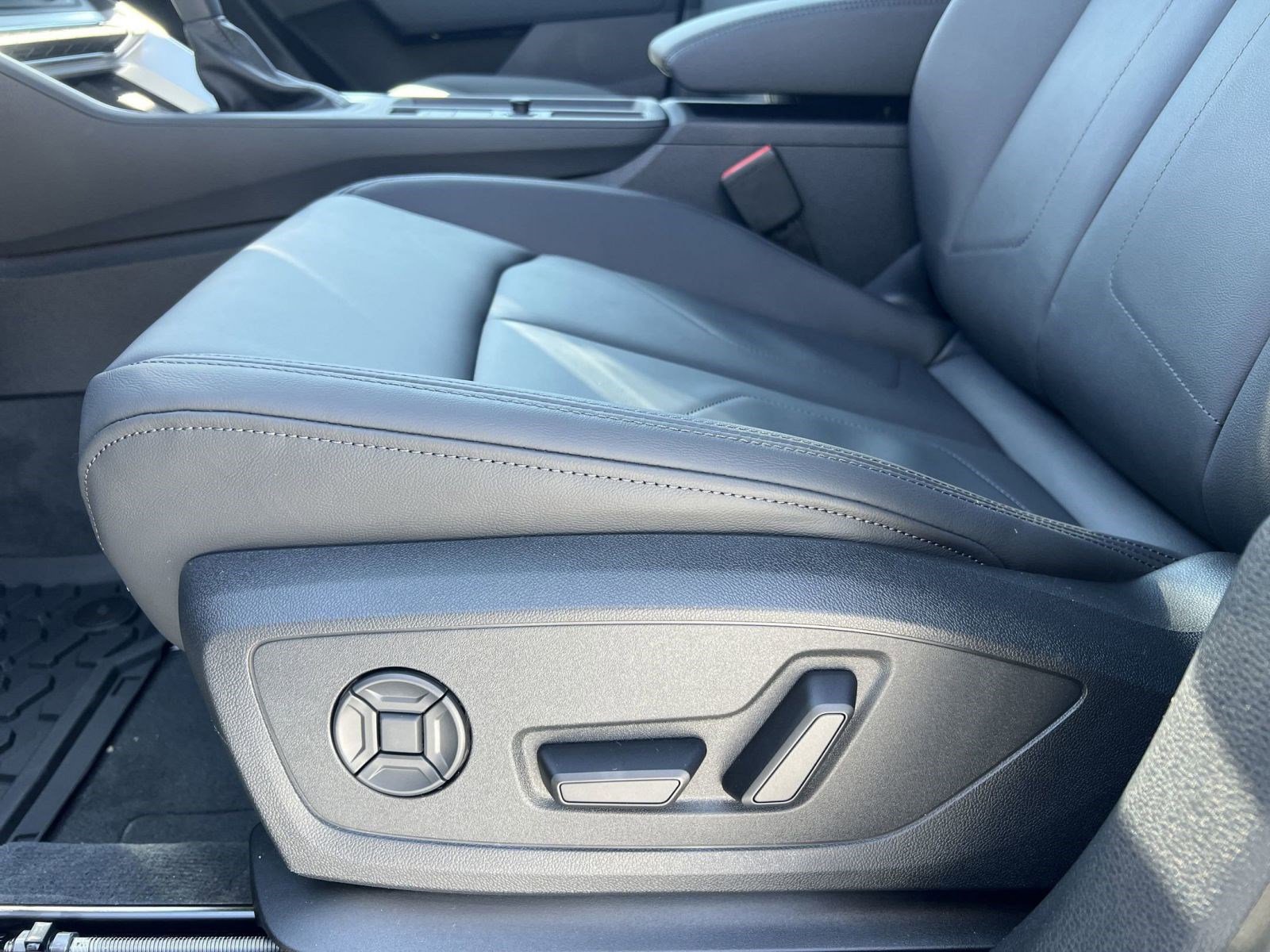 New 2025 Audi Q3 2.0T Premium image 13