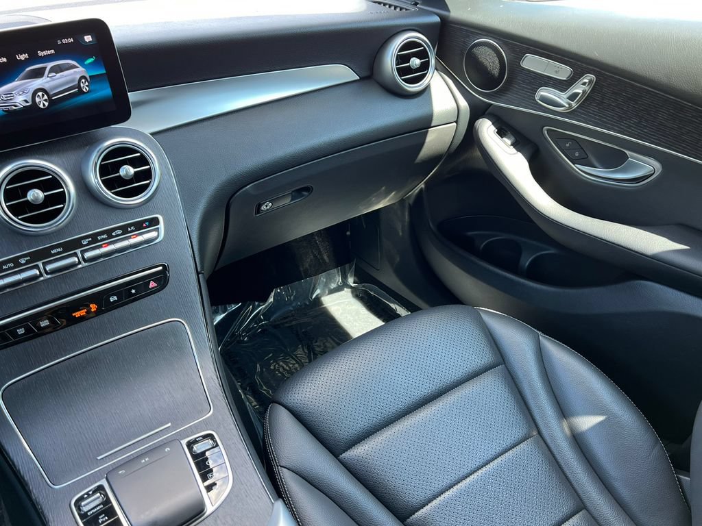 Used 2022 Mercedes-Benz GLC 300 4MATIC w/ Premium Package Lite image 30