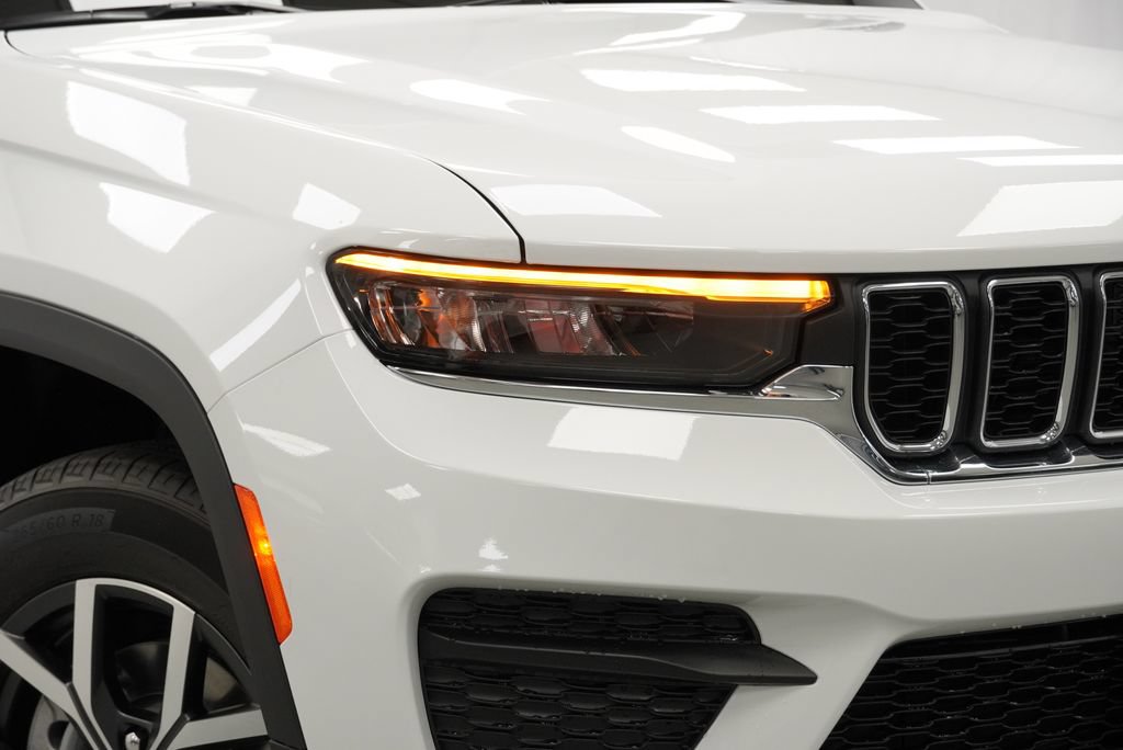 New 2027 Jeep Grand Cherokee Laredo AWD/4WD image 5