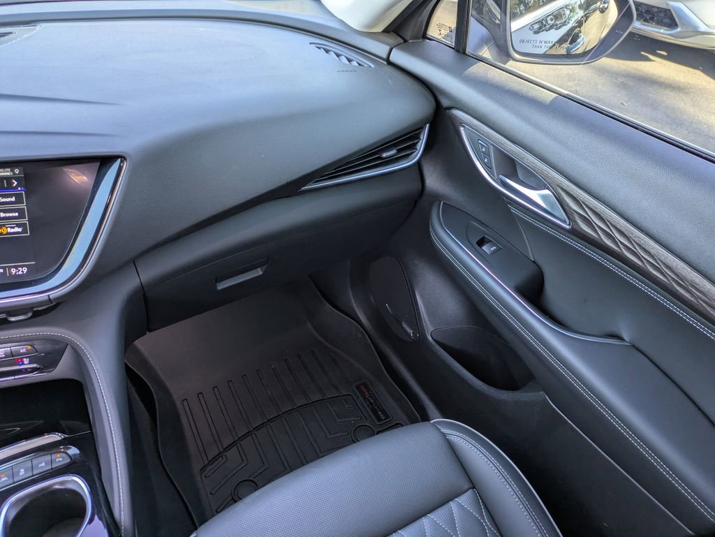 Used 2023 Buick Envision Avenir image 16