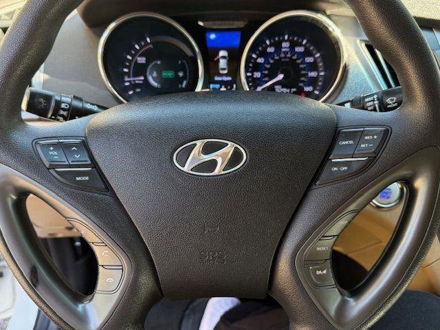 Used 2015 Hyundai Sonata Hybrid image 18