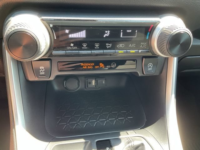 Used 2019 Toyota RAV4 LE AWD/4WD image 30