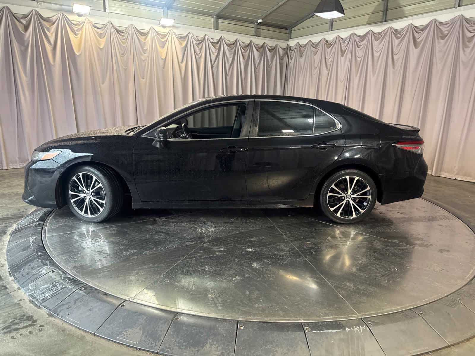 Used 2018 Toyota Camry SE FWD image 8