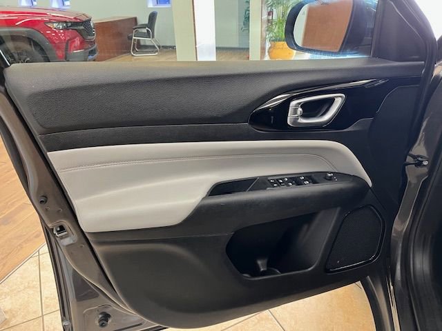 Used 2023 Jeep Compass Limited image 18