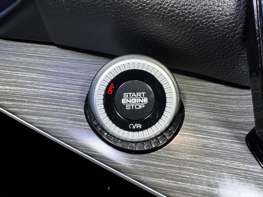 Used 2024 Jeep Wagoneer L Series II w/ Flexible Seating Group AWD/4WD image 25