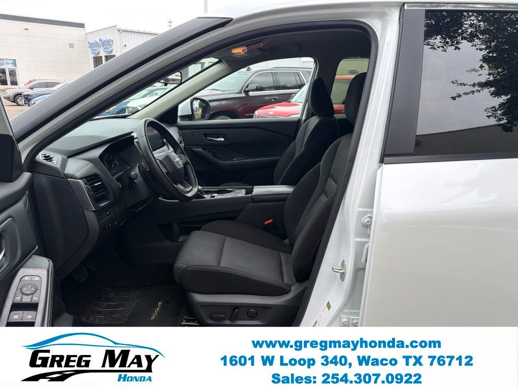 Used 2025 Nissan Rogue SV FWD image 10