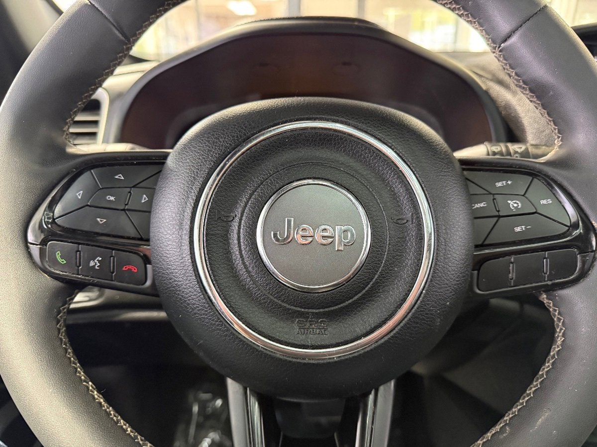 Used 2021 Jeep Renegade Latitude w/ Sun & Sound Group FWD image 9