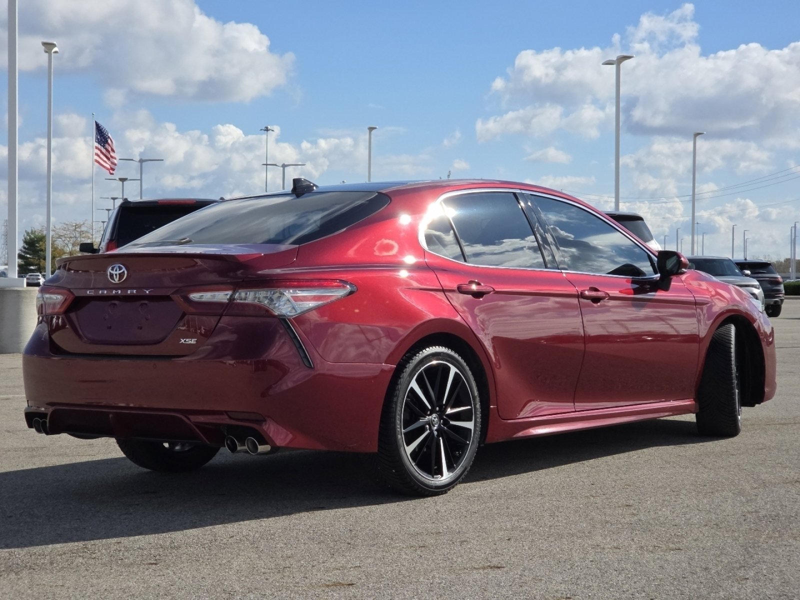 Used 2018 Toyota Camry XSE image 19