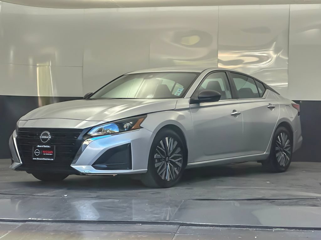 Used 2024 Nissan Altima 2.5 SV FWD image 7