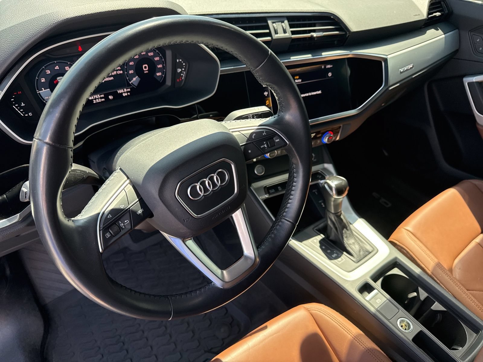 Used 2020 Audi Q3 2.0T Premium w/ Convenience Package AWD/4WD image 24